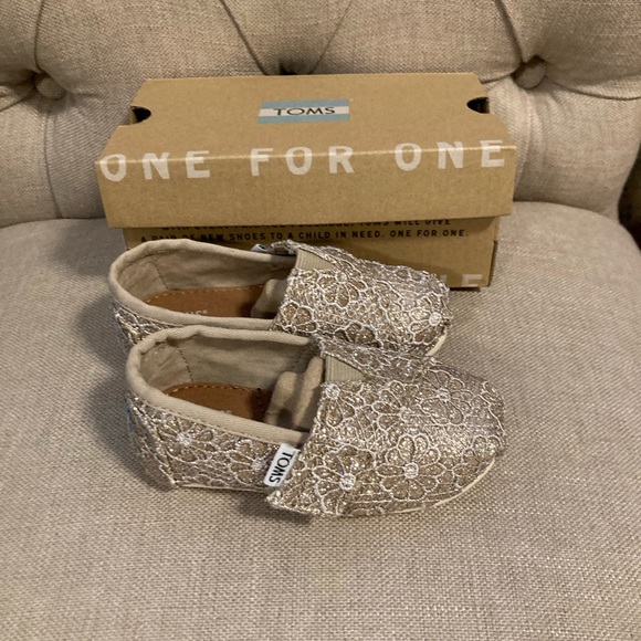 Toddler Sparkly Toms NWT - Picture 4 of 4
